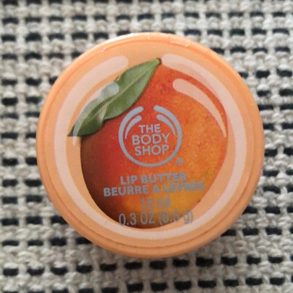 Bath Lily wash cloth, lip balm and soap The Body Shop and 3 pumicers - Picture 6 of 7